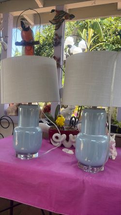 A pair of lamps
