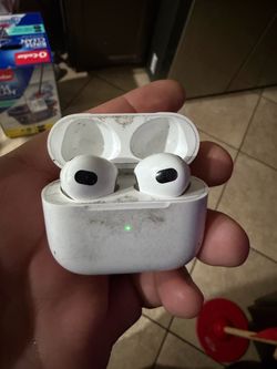 Apple AirPods Pro with Charging Case