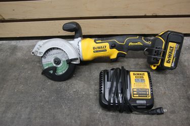 DeWALT DCS571 20V MAX Brushless 4-1/2" Circular Saw  W/Battery & Charger