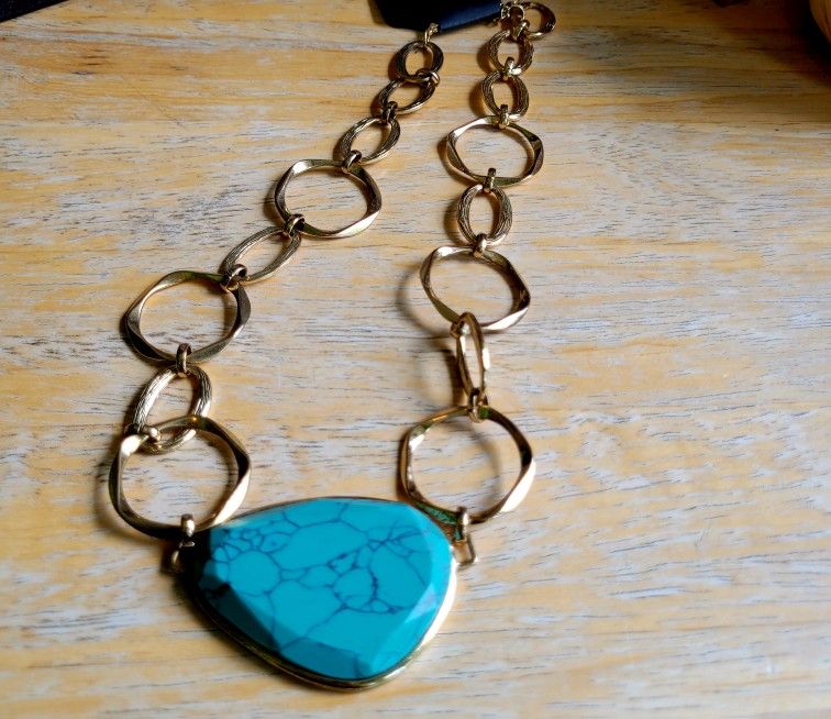 AVON Signature Collection Necklace