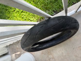 Tire Continental, reemplazada el primer día que compré la moto , esta nueva