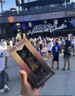 KOBE BRYANT BOBBLE HEAD NEW*