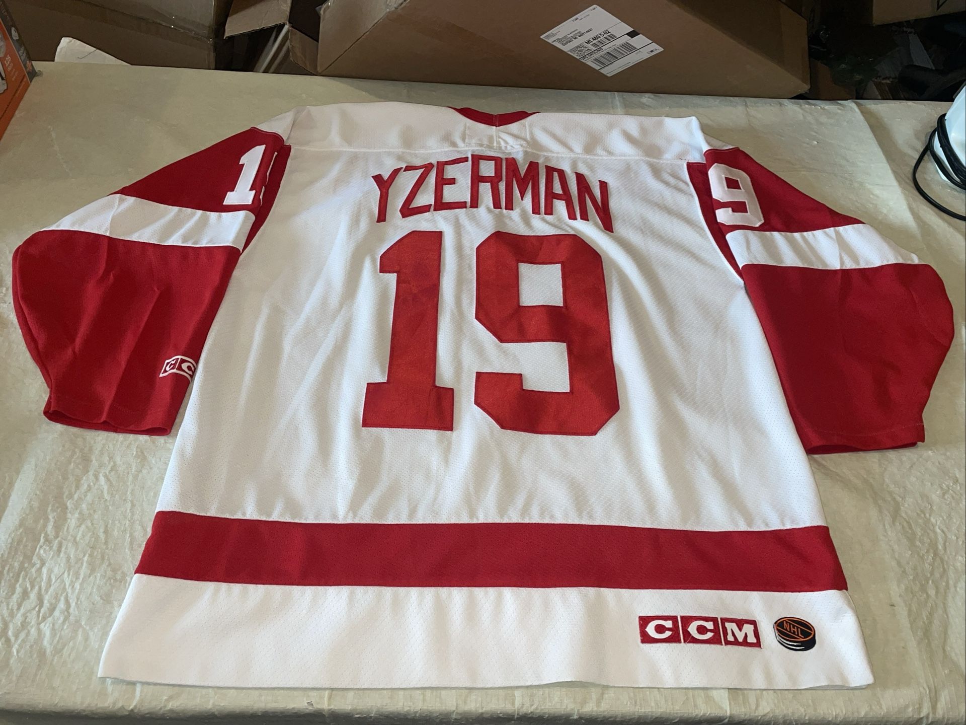 Steve Yzerman Detroit Red Wings CCM Jersey Sewn Men Xl Vintage Nhl Clean 2nhl