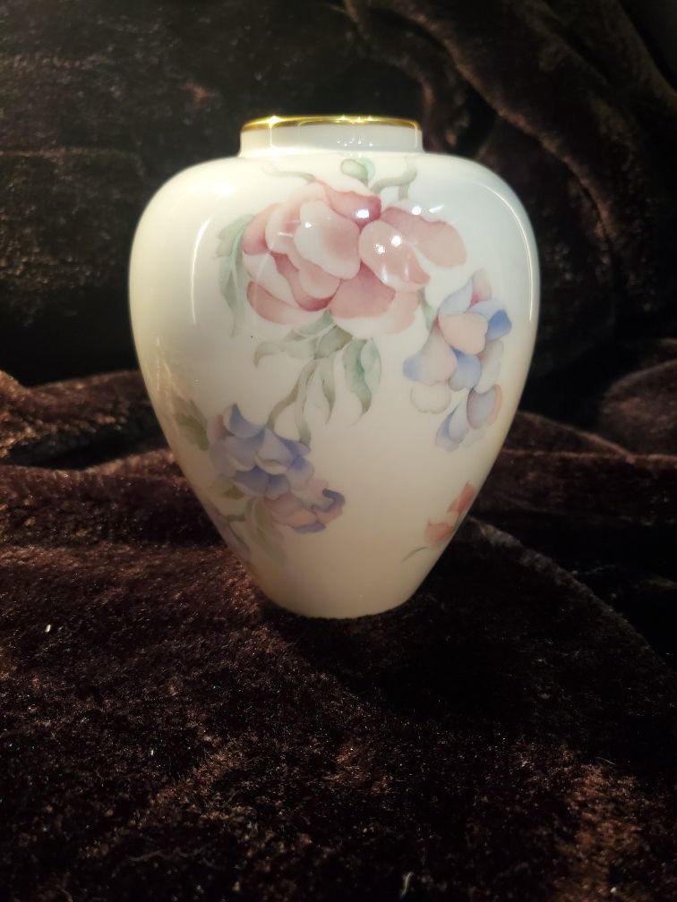 Lenox China 'Chatsworth' Floral Vase