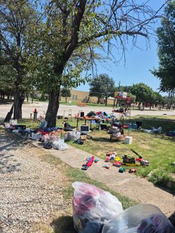 Garage Sale sunday-Domingo