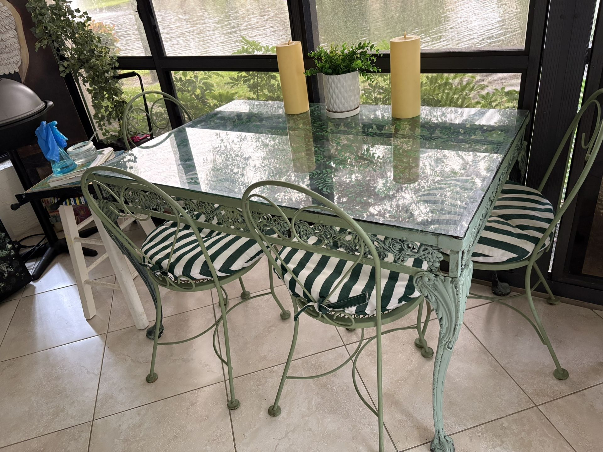 Vintage Table With Four Chairs. 