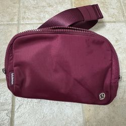 Brand New With Tags Lulu lemon Cross Body Everywhere Bag 