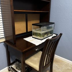 BEAUTIFUL DESK WITH BOOK CASE/ I PAID $850/ ASKING $195
