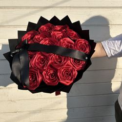 18 Red Roses For Valentines Day🌹