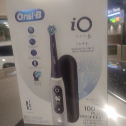 Oral b .   Toothbrush.  IO Lux SERIES 6 *new***