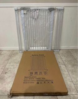 Extra Tall Pet Gate / Safety Gate - Fits Openings 29.6” - 40.5”