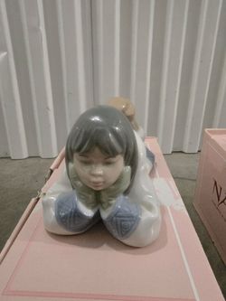 NAO by LLADRO made in Spain Eskimo Girl  Figurine