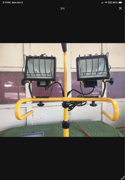 1000 Watt Stand Light.    South Austin.     $25 Cash firm.