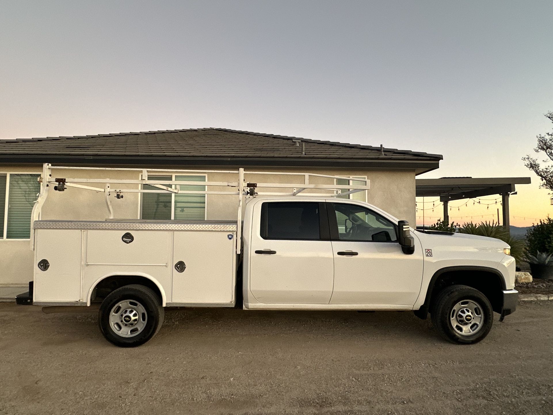 2500 Contractor Bed Truck 