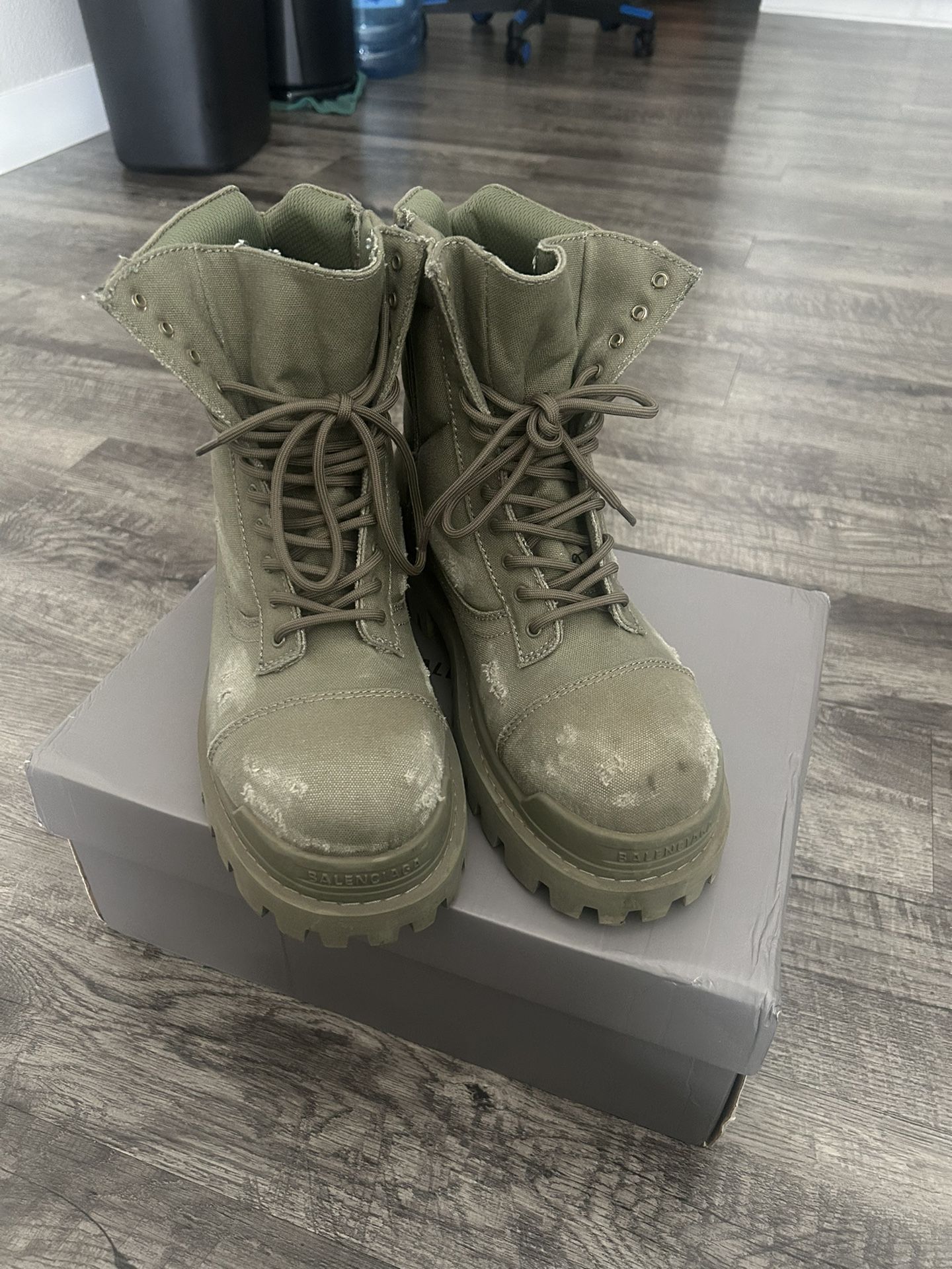 靴 Balenciaga combat strike boots green 41 Size 41 / 8 - Balenciaga Distressed Canvas Zip Strike Boots Gray