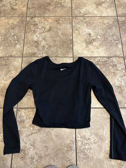 Women’s Nike top (short) medium