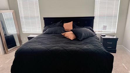 NEED GONE!! King size bed, 2 night stands and  1 dresser
