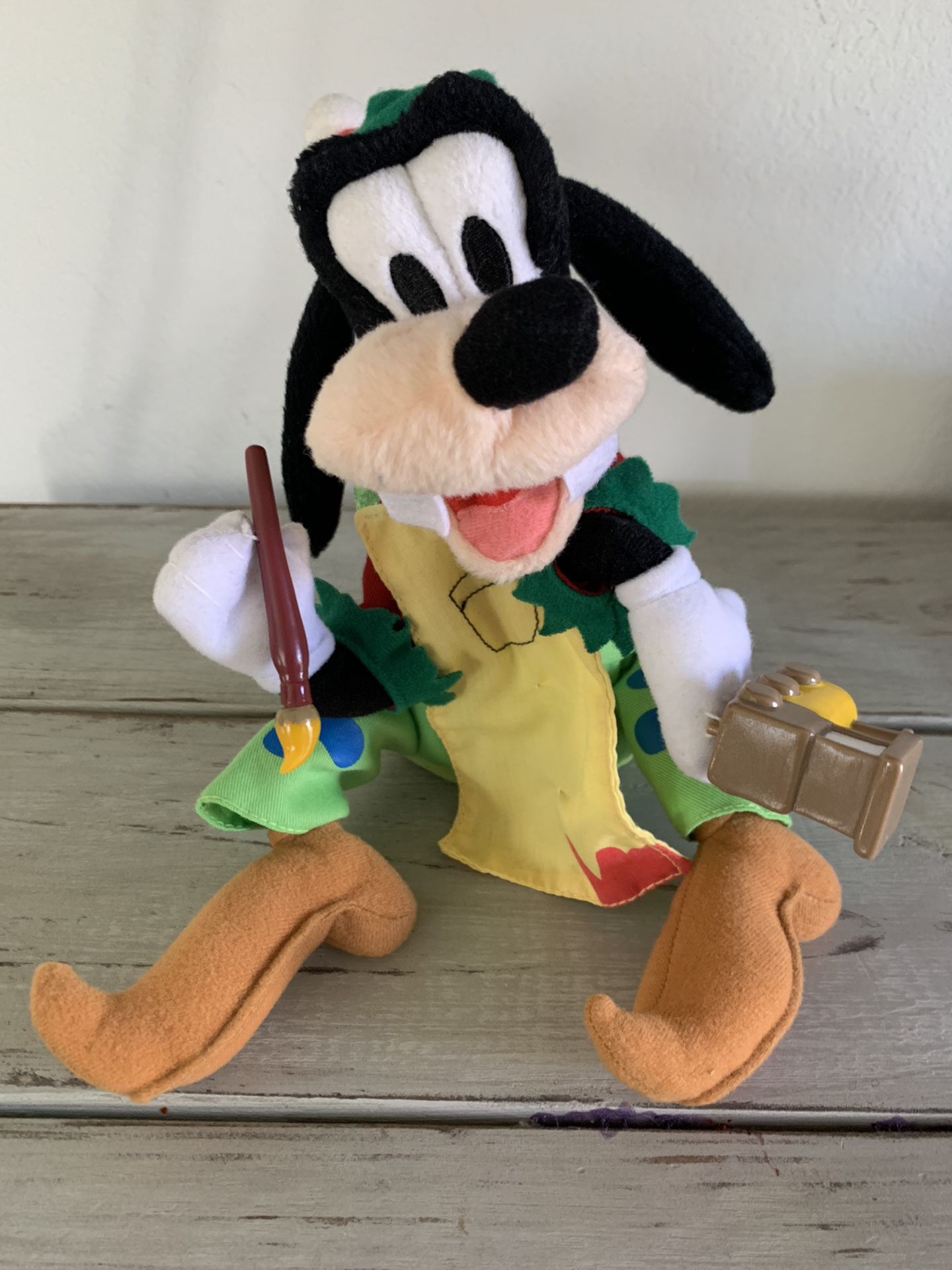 Disney Collectibles Goofy “ White Christmas “ Toy Elf  