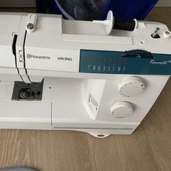 Excellent Condition Huskavarna Sewing Machine