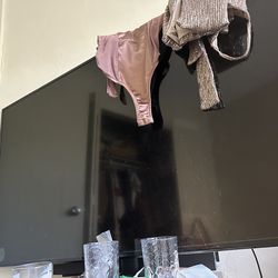 Broken tv for free- turns on but screen is cracked