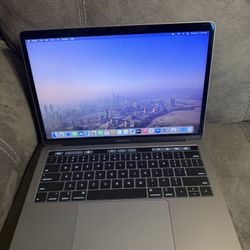MacBook Pro 13 inch 2019 Touch Bar Super fast!! i5  16 GB 512 GB SDD with fingerprint sensor. 