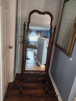 ***HUGE PRICE DROP***Vintage 1980’s Solid Wood Cheval Dressing Mirror