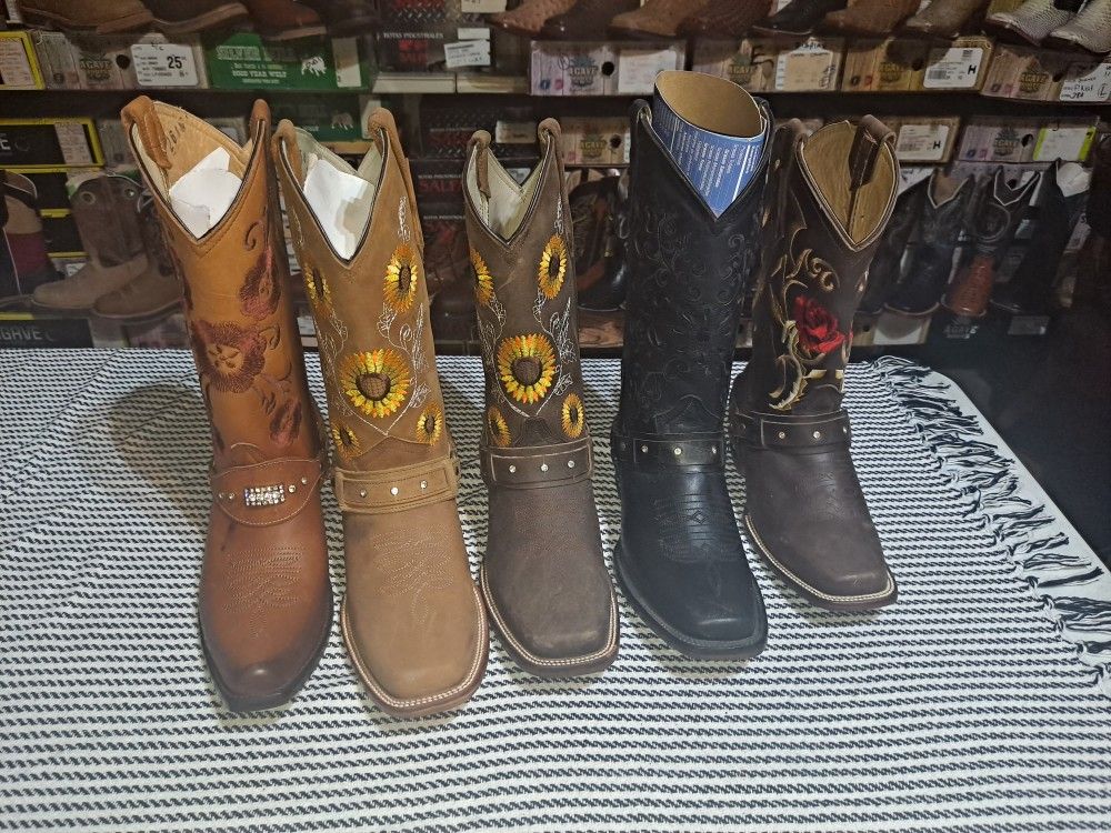 Ladies And Girls Boots