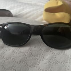 Ray-Ban Wayfarer Sunglasses 2132