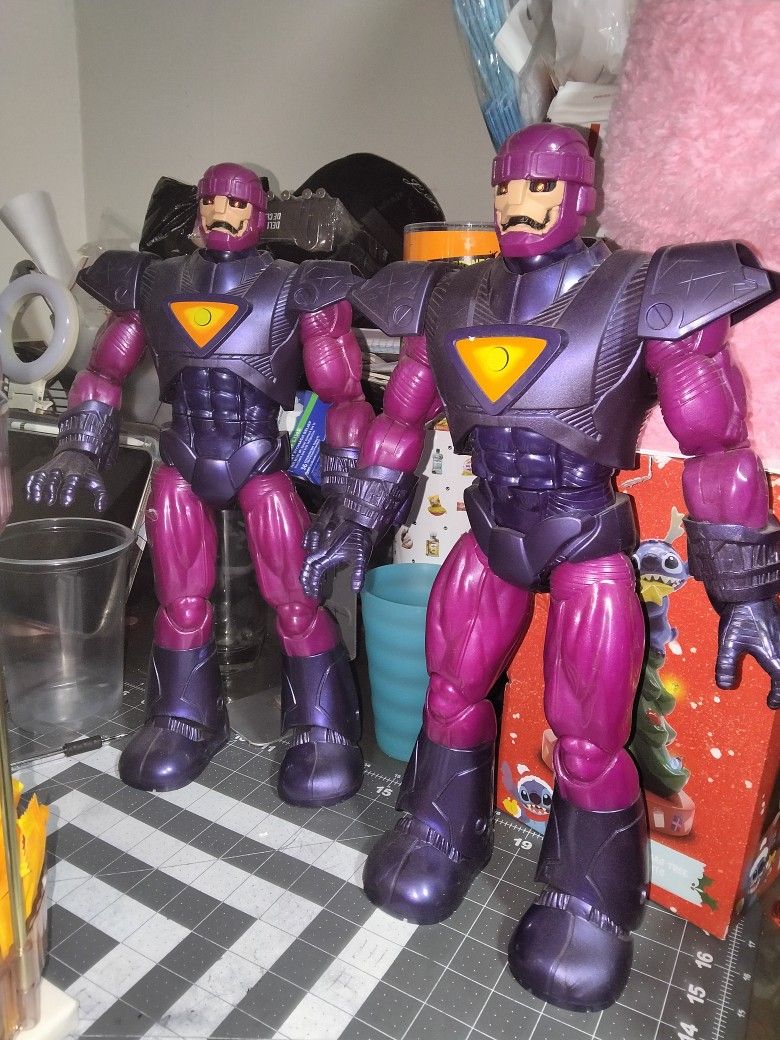 Hasbro Marvel Legends Sentinel Days Of Future Used For Display Only Excellent Condition $ 150 Each Or Trade For X Man Only.