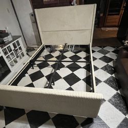 Queen Bed Upholstered 