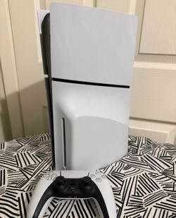 PS5 Slim Disc Edition 1TB bundle