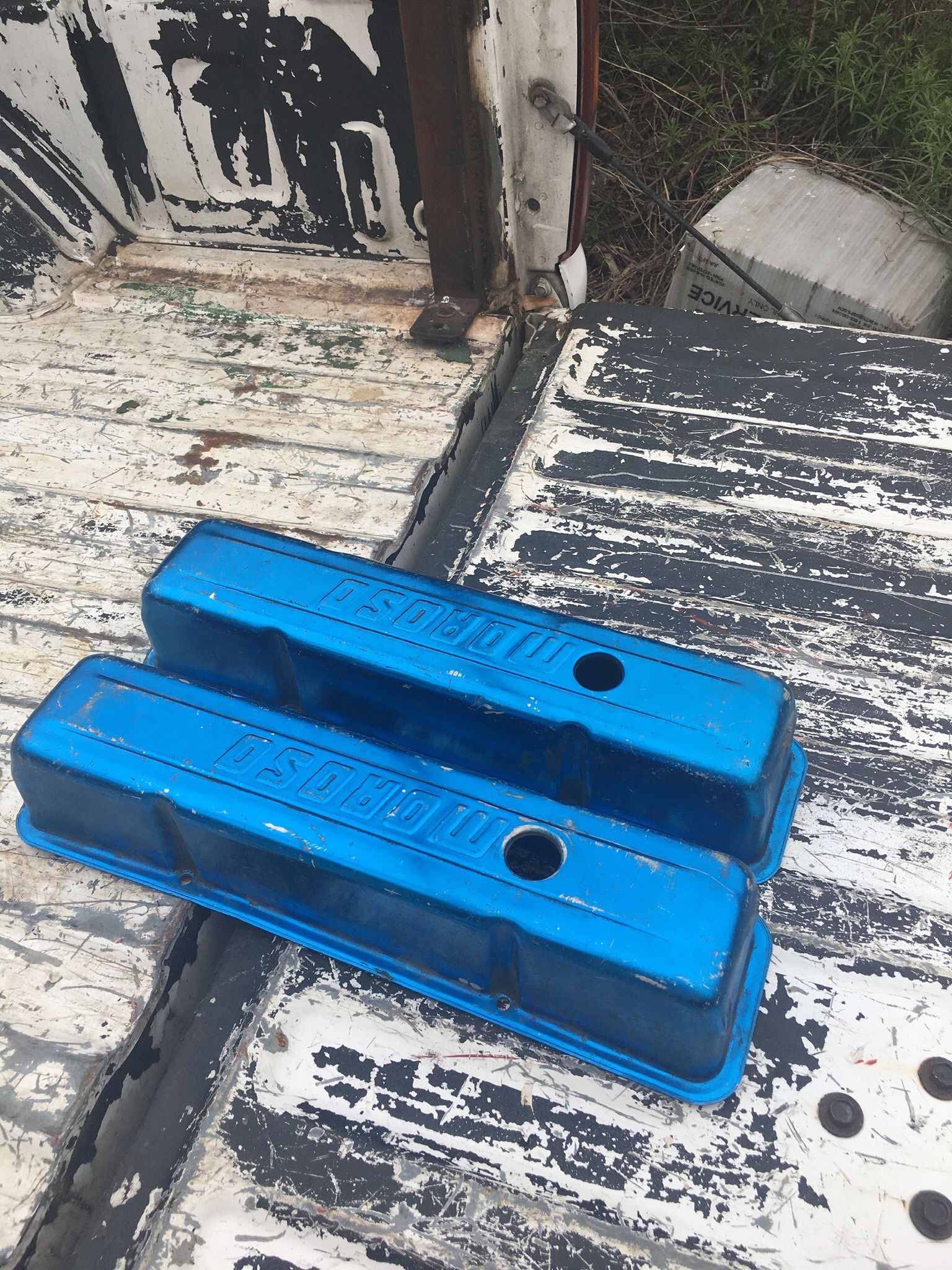 A PAIR OF MOROSO ALUMINUM TALL BLUE VALVE COVERS USED IN GOOD CONDITION FOR SMALL BLOCK CHEVY $25.00