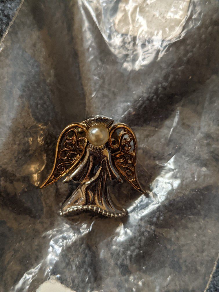 Small Angel Pin 