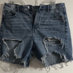 American  Eagle women’s short  jean distressed four pockets pull on. Size 10