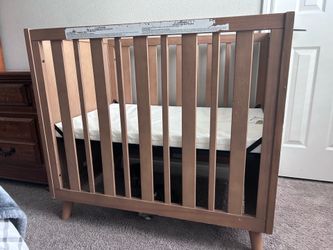Mini baby crib