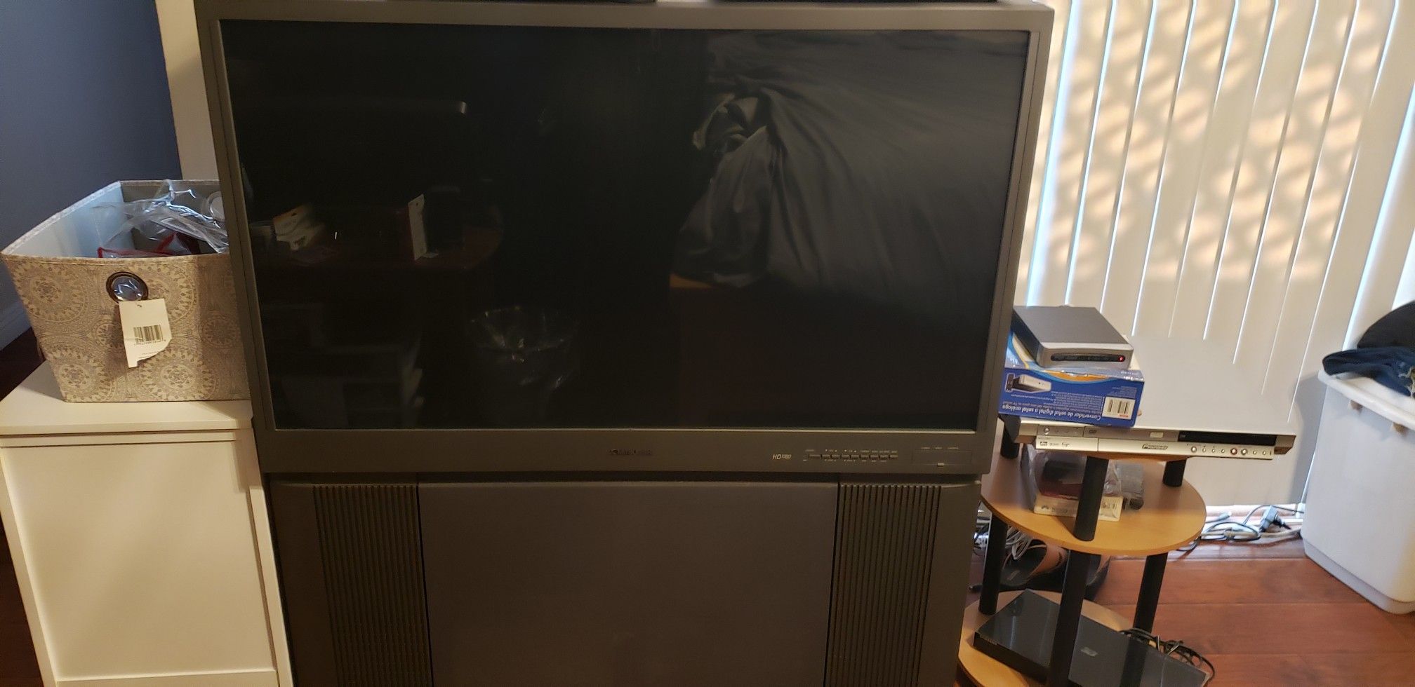 Toshiba Free Stand Up 50" TV VERY Good Working Condition