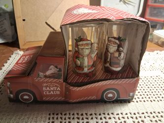 Santa Claus truck w 4  decorative shot glasses