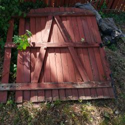 Cedar Fence Panels. 8 Panels, 1 Gate 5 Feet Tall