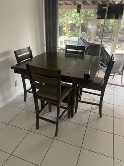 Kitchen table good condition