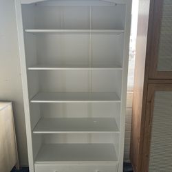 White bookshelf，$180