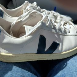 Veja Size 11 Mens