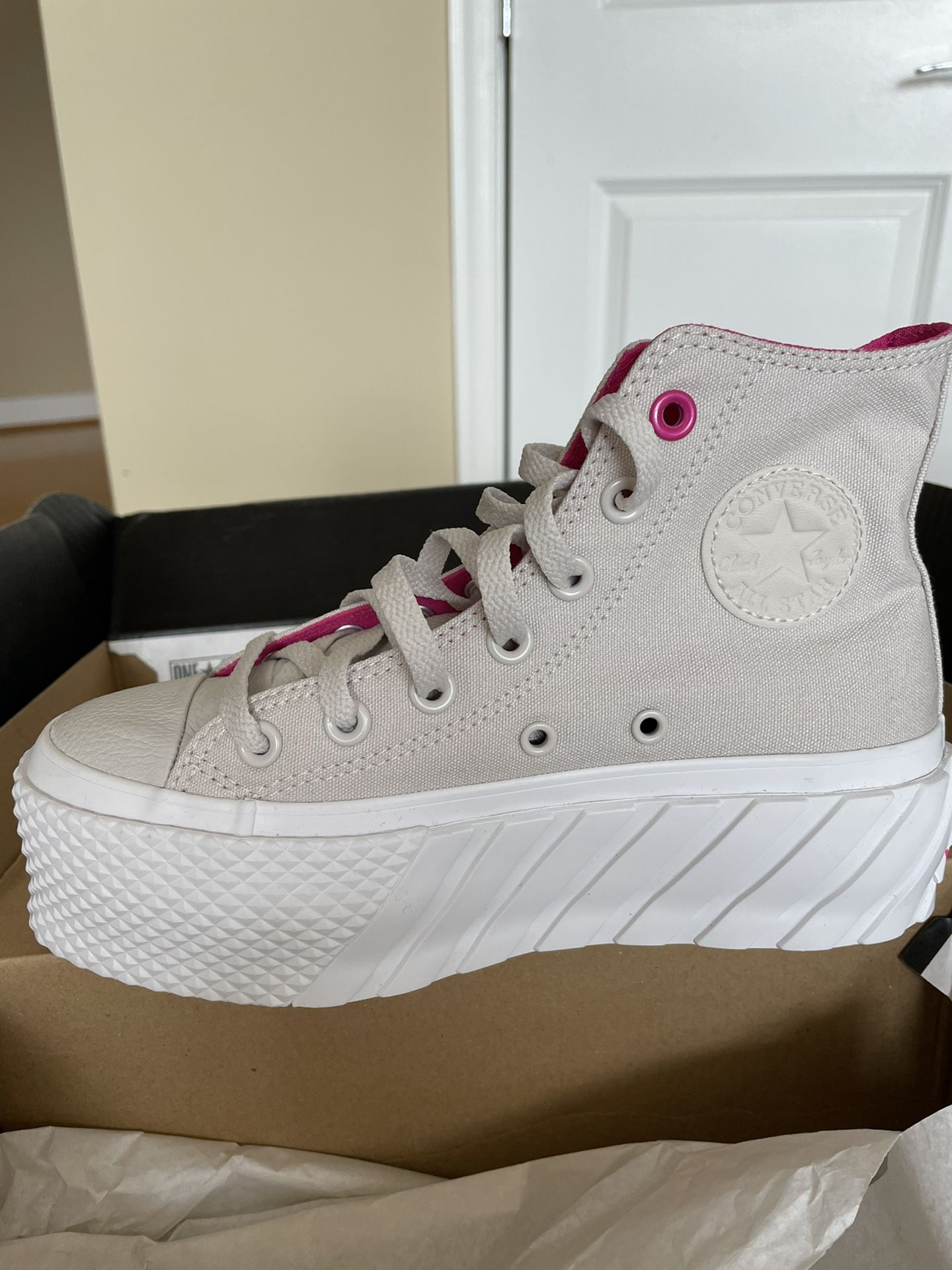 In box New! Chuck Taylor Surface Fusion Platform - Pale Putty