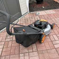 WORX Battery-Powered Lawn Mower – Runs Strong – Includes Battery, Charger, Grass Catcher & Cover – Folds for Compact Storage 