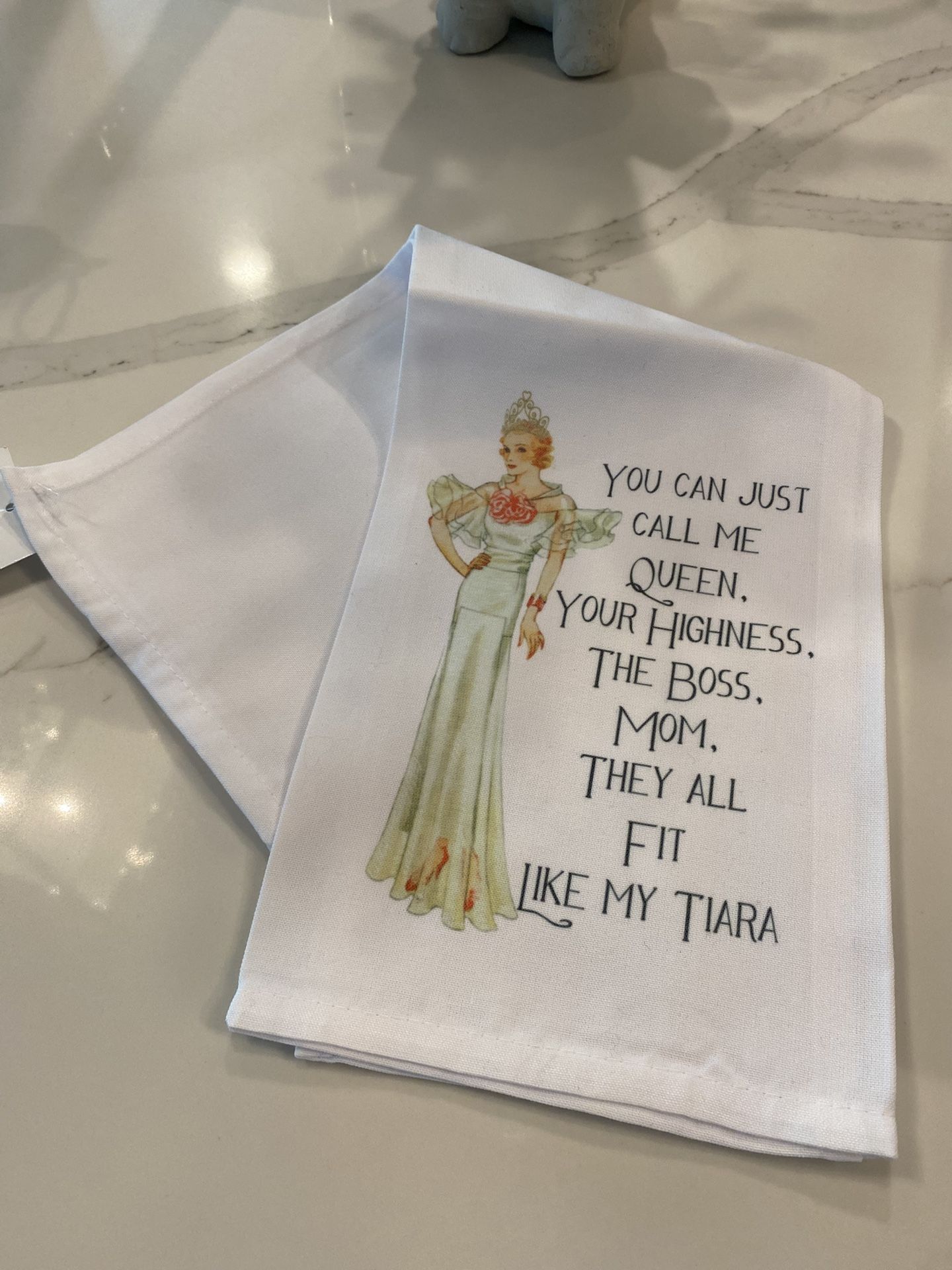 NEW Ala & Lo Queen Guest Hand Towel