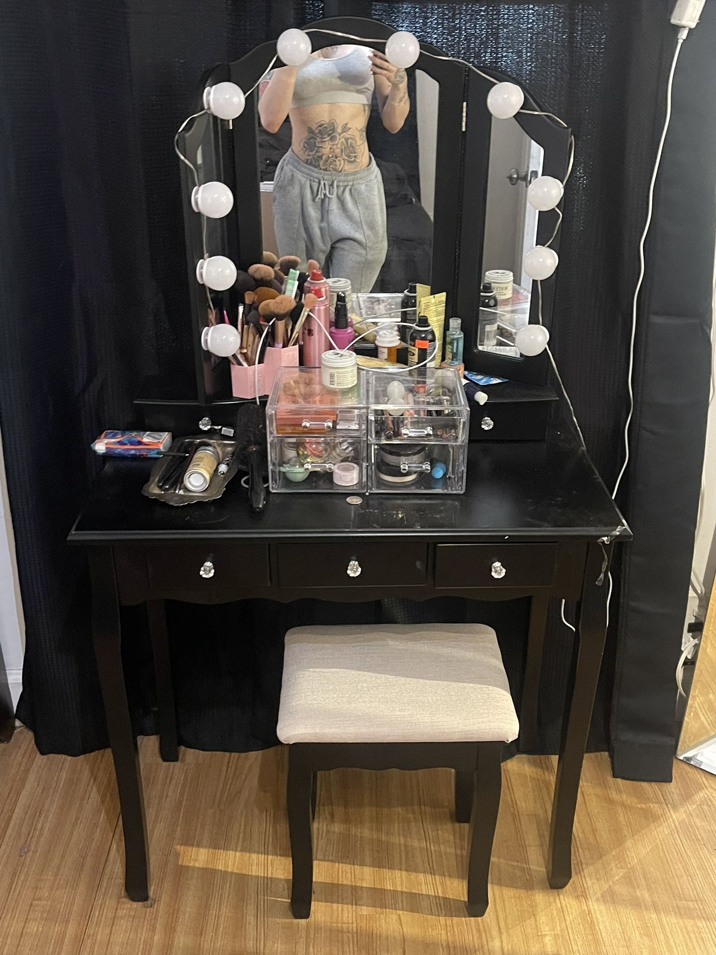 Makeup Vanity With Lights