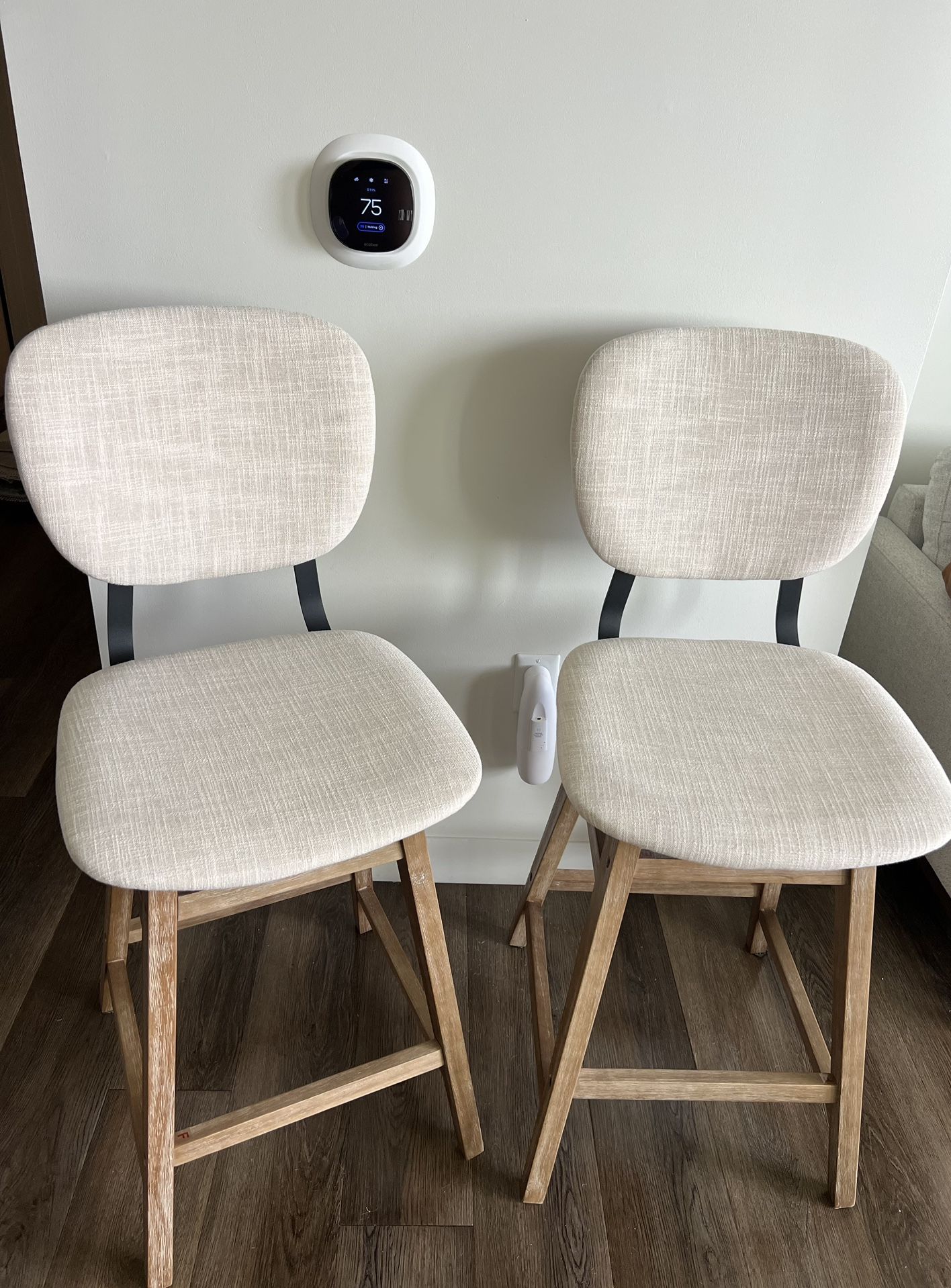 Pair Of Modern Kitchen Counter Stools - Like New