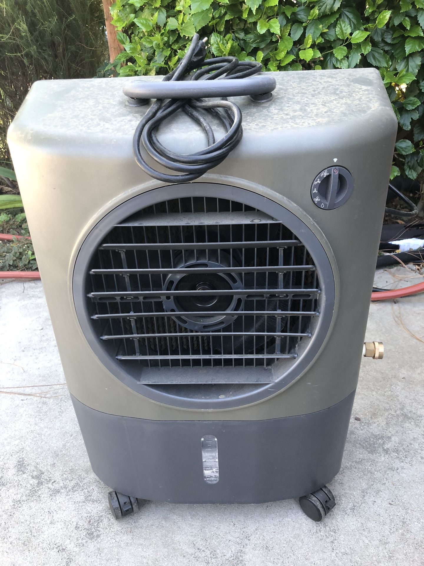 Hessaire MC18V Evaporative Cooler