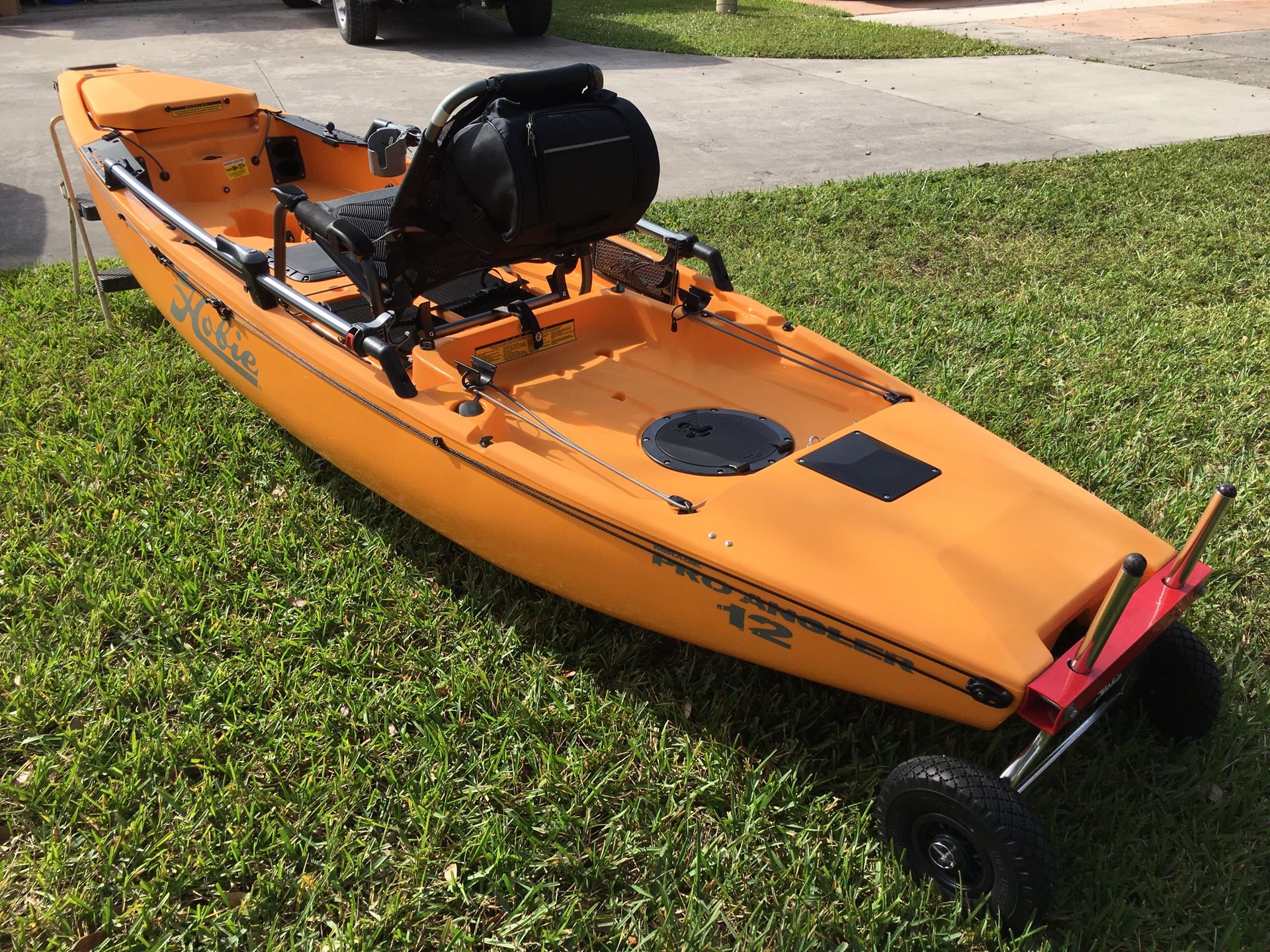 2018 HOBIE PRO ANGLER (PA)12 FISHING KAYAK (STILL WITHIN HOBIE WARRANTY