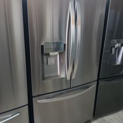 L/G refrigerator stainless steel everything works good 💯2️⃣ months warranty 📌
