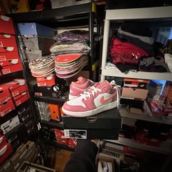 Jordan 1 Low “Desert Berry”  Brand New! Size: 5Y (6.5 W)